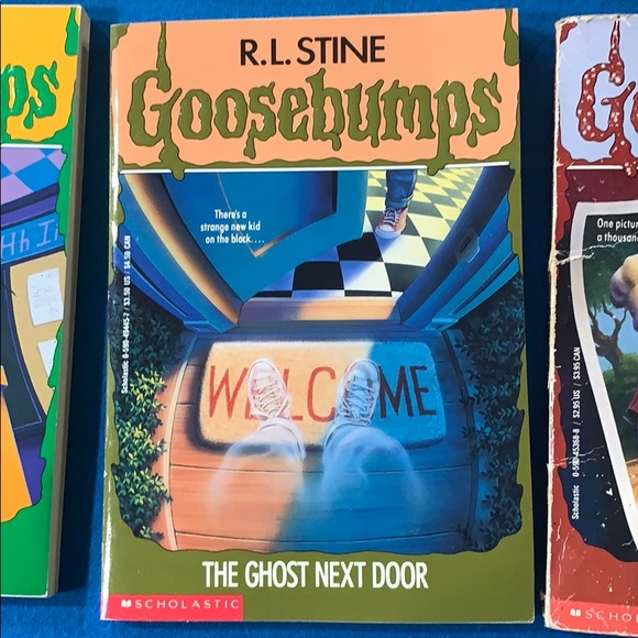 8 Original Goosebumps Books. 2/8 are slightly used - Picture 7 of 8